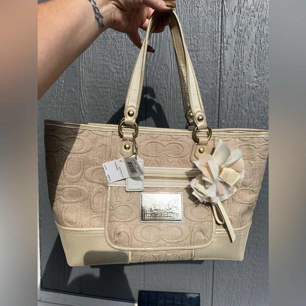 Coach Poppy Gold Straw Tote! NWT! - Picture 10 of 12